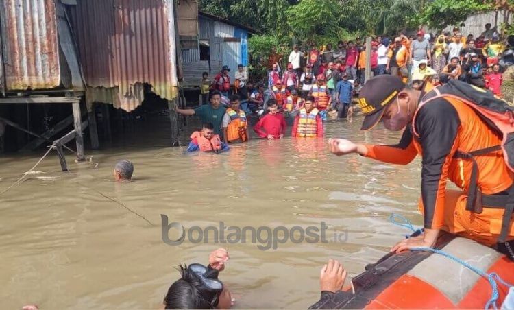 Saat pencarian korban