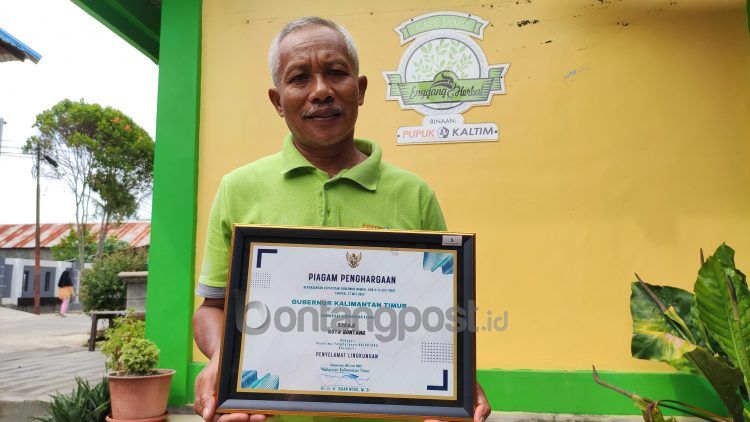 Suaji, pemilik Enggang Herbal. (Nasrullah/bontangpost.id)