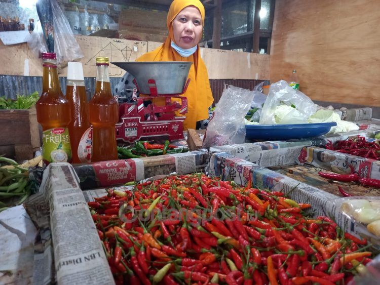 Harga cabai di Pasar Citra Mas Loktuan tembus Rp 130 ribu per kilo (Lutfi Rahmatunnisa'/bontangpost.id)