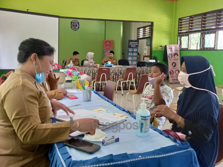 Proses PPDB Zonasi 1 di SD Negeri 001 Bontang Utara (Lutfi Rahmatunnisa'/bontangpost.id)