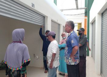 Pedagang Pasar Citra Mas Mulai Bersih-bersih Lapak Baru