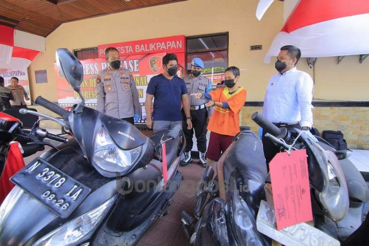 tersangka dan barang bukti.