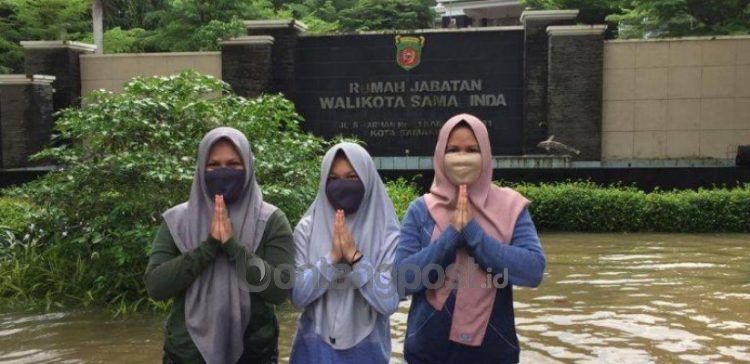 Banjir di depan rumah jabatan Wali Kota Samarinda beberapa waktu lalu (selasar)