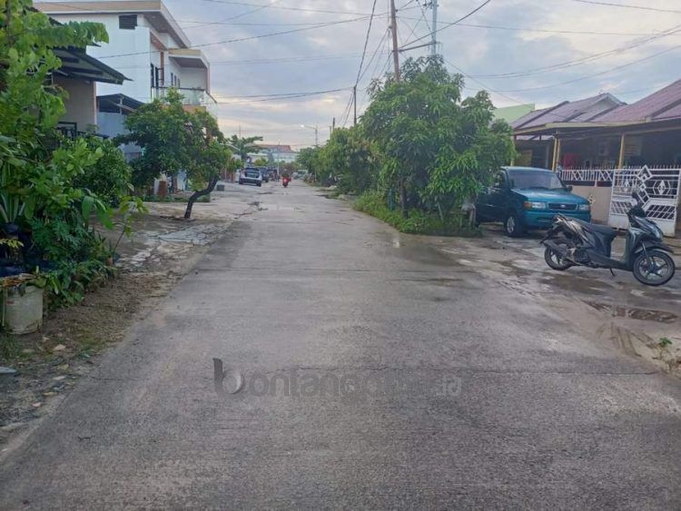 Jalan Tennis kini dalam tahap pengaspalan