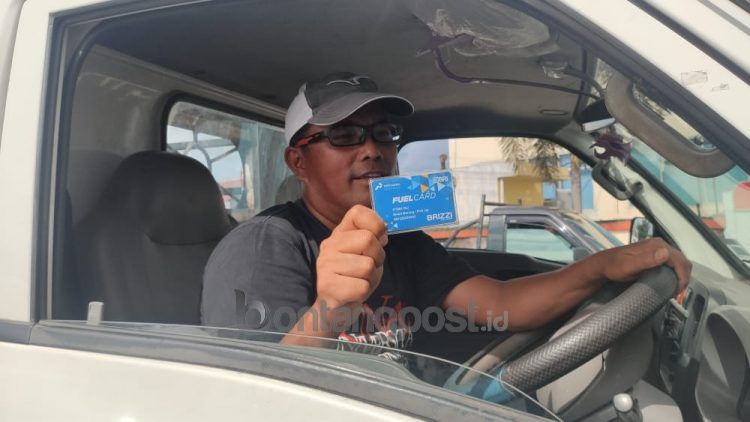 Hari pertama penerapan fuel card di SPBU Kopkar PKT (Nasrullah/bontangpost.id)