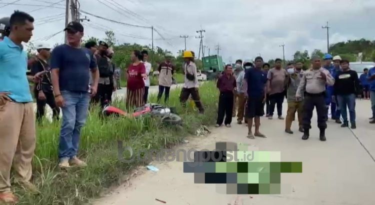 Kecelakaan lalu lintas di Jalan Pulau Balang, Senin (11/7) merenggut dua nyawa pelajar SD.