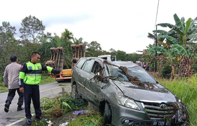 Monil yang ditumpangi Kakanwil Kemenag Kaltim mengalami kecelakaan di Kalteng. (kalteng.co)