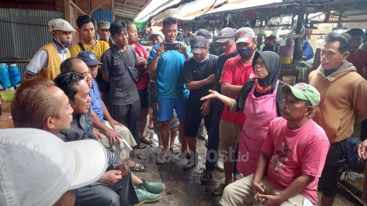Pedagang basah dan pedagang sayur di Pasar Citra Mas Loktuan lama menyampaikan alasan enggan melakukan relokasi (Lutfi Rahmatunnisa'/bontangpost.id)