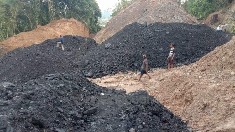 Aktivitas tambang di kawasan Sukerejo, Lempake, Kecamatan Samarinda Utara, diduga kuat masih aktif beroperasi.