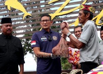 Sandiaga Uno ke Desa Pela, Ingatkan Jaga Populasi Pesut Mahakam