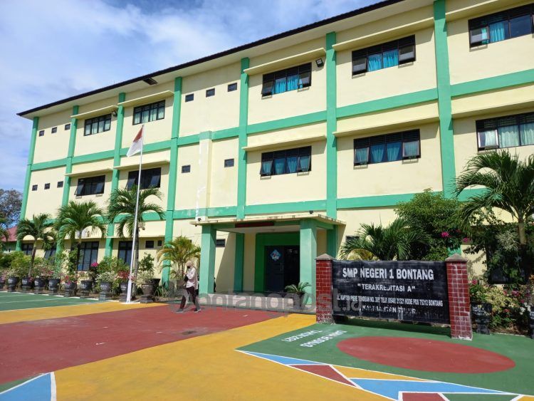 Kasus Covid-19 meningkat, SMP Negeri 1 Bontang kembali terapkan sistem pembelajaran daring (Lutfi Rahmatunnisa'/bontangpost.id)