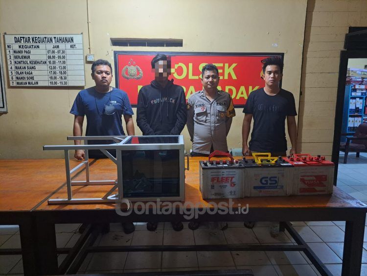 Tersangka dan barang bukti ditahan di Mapolsek Muara Badak