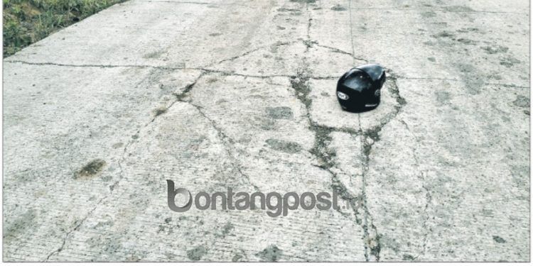 Belum setahun, jalan yang dibangun senilai Rp 14 miliar sudah retak.