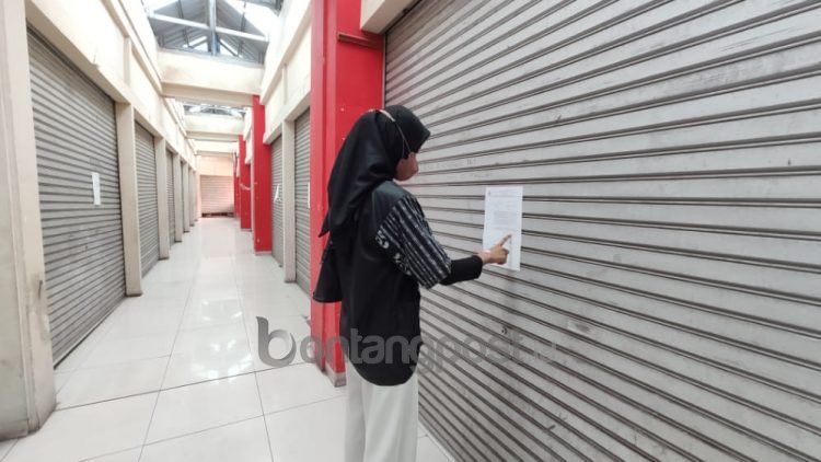 Puluhan lapak di Pasar Telihan terancam disegel, lantaran tak kunjung menempati kiosnya (Nasrullah/bontangpost.id)