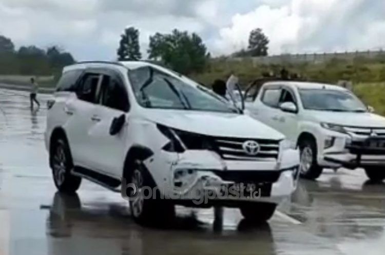 Mobil yang ditumpangi dua anggota DPRD Bontang alami kecelakaan di Tol Balsam