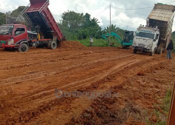 Proses pematangan lahan proyek replika Kesultanan Kutai. (Lutfi Rahmatunissa')