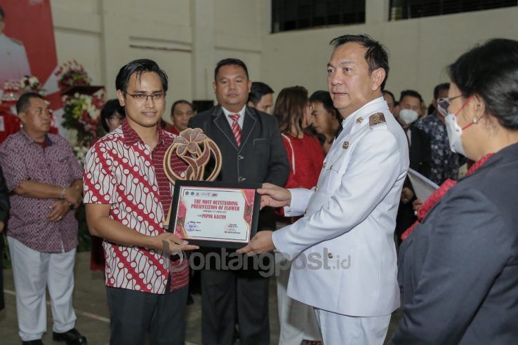 Kendaraan hias PKT raih penghargaan The Most Outstanding Presentation of Flower, pada ajang Tomohon International Flower Festival (TIFF) 2022