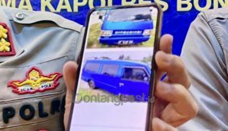 Kendaraan pengetap BBM solar di Tanjung Laut Indah