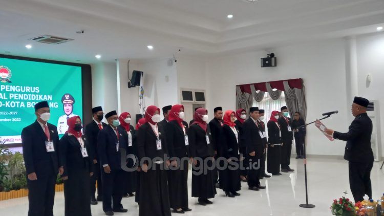 Pengurus baru Dewan Pengurus Daerah (DPD) Komisi Nasional Pendidikan (Komnasdik) Kota Bontang periode 2022-2027 resmi dilantik