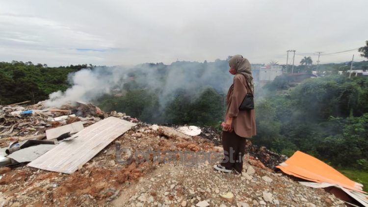 Komisi II DPRD sebut pembuangan sampah di lahan kosong wilayah Belimbing, Bontang Barat menyalahi aturan (Nasrullah/bontangpost.id)