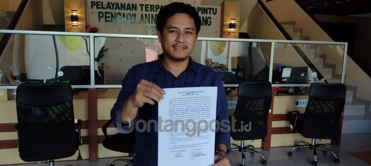 Risnal, kuasa hukum Ma'ruf Effendy selepas memasukkan dokumen banding di PN Bontang.