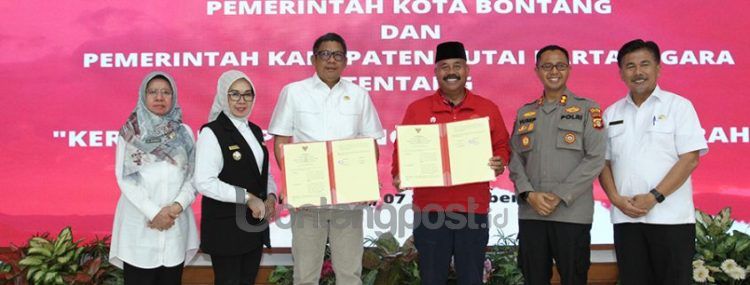 Bupati Kukar Edi Damansyah dan Wali Kota Bontang Basrie Rase Penandatanganan Adendum Kerjasama Pembangunan Antar Daerah.