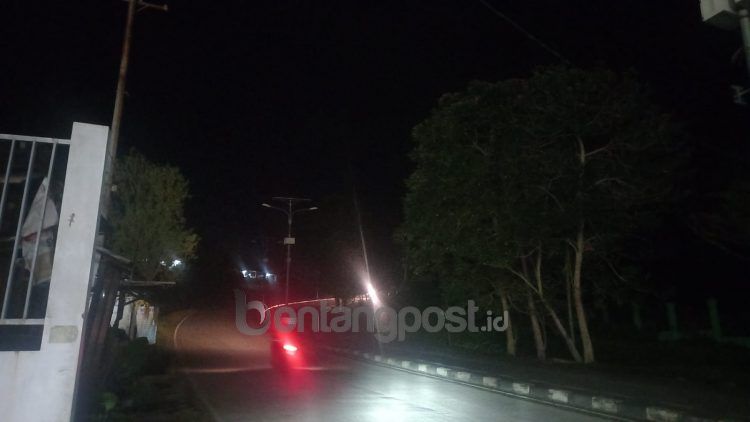 Kondisi Jalan Arief Rahman Hakim saat malam hari (Lutfi Rahmatunnisa'/bontangpost.id)