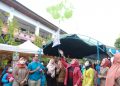 Wawali Najirah melepas balon sebagai simbolis membuka acara HUT ke-38 SDN 008 Bontang Utara.