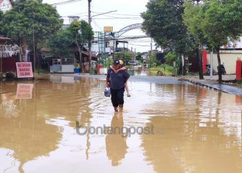 Banjir rendam Jalan Imam Bonjol (Nasrullah/bontangpost.id)