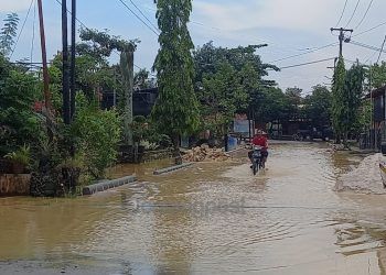 Jalan Tomat tergenang banjir (Lutfi Rahmatunnisa'/bontangpost.id)