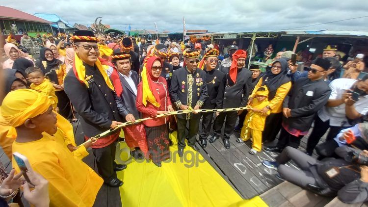 Pesta adat Laut Bontang Kuala dibuka oleh Kartanegara Ing Martadipura dan Wakil Wali Kota Bontang