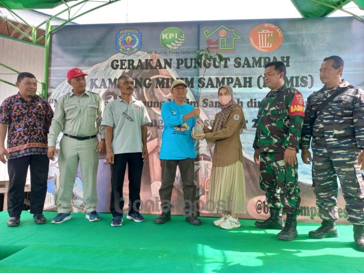 PT Kaltim Parna Industri (KPI) bekerja sama dengan Bank Sampah Pesisir Bontang dalam Program Kampung Minim Sampah (Kamis)