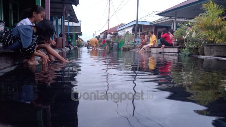 Banjir rob yang melanda Bontang Kuala.