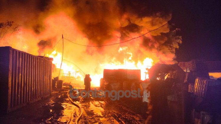 Tempat Penampungan Minyak Pabrik CPO Bontang Lestari Terbakar 1