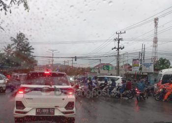 Traffic Light Mati Bikin Simpang 4 Loktuan Macet Parah