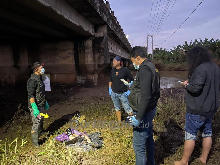 Lokasi penemuan mayat korban penculikan dan pembunuhan di Pam Timur Waduk Nipa-nipa, Moncongloe, Kabupaten Maros. (Fajar.co.id)