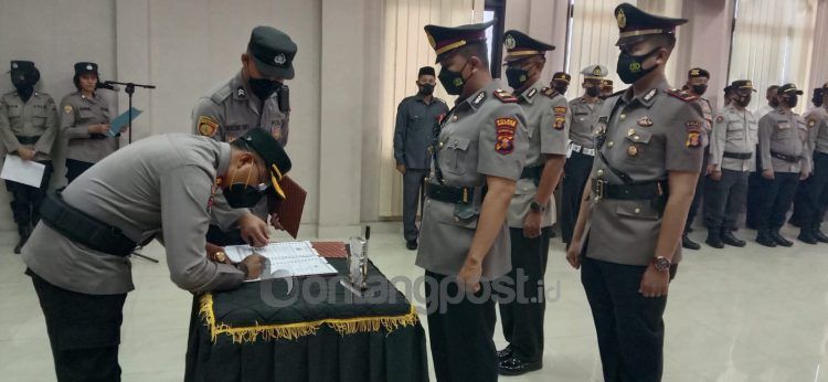 Sertijab Kasat Lantas dan Kapolsek Muara Badak dipimpin oleh Kapolres Bontang AKBP Yusep Dwi Prastiya