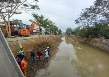 Tanggulangi Banjir, Sedimen di Sungai Api-Api Mulai Diangkat