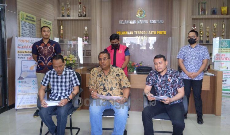 Mantan Kasubag Pertanahan Pemkot Bontang Dimas Saputra resmi ditahan atas kasus dugaan korupsi lahan bandara (Nasrullah/bontangpost.id)