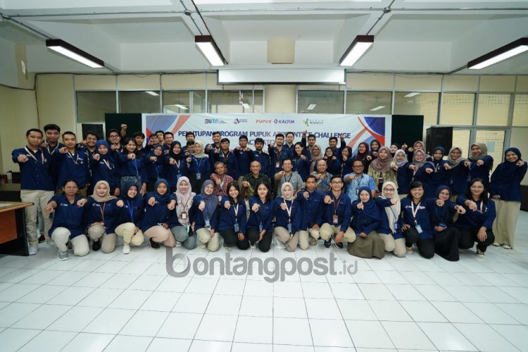 Puluhan fresh graduate jenjang Diploma 3 dan Strata-1 di Kota Bontang berhasil menyelesaikan enam bulan pemagangan di berbagai unit kerja PKT