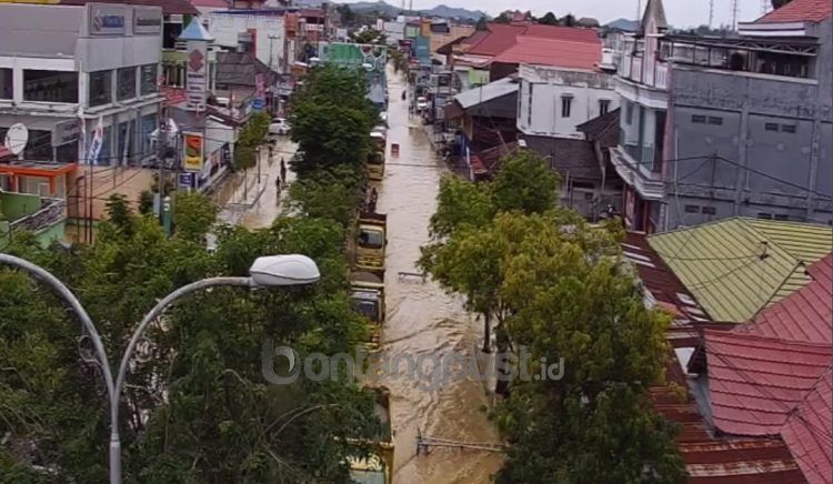 Banjir merendam Jalan Ahmad Yani pada Januari 2023