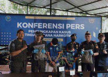 Ganja 1 Kg Disita, Tersangka Sembunyi di Plafon