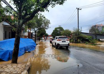 Jalan Imam Bonjol Mulai Tergenang Air
