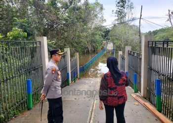 Tinjau SMP 5, Najirah Bakal Koordinasi dengan Perusahaan Tinggikan Jembatan