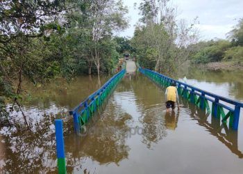 Disdamkartan Turunkan Alat Sedot Genangan Air di SMP Negeri 5