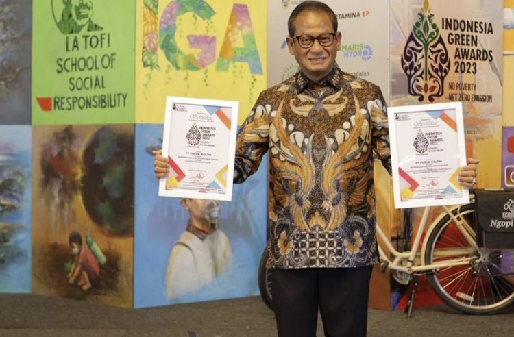 Penghargaan diterima Direktur Keuangan dan Umum Pupuk Kaltim Qomaruzzaman