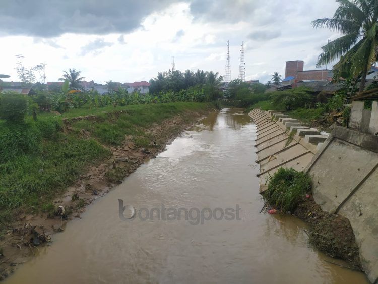 Tahun ini pembangunan turap berada di dua kelurahan yakni Gunung Elai dan Api-Api