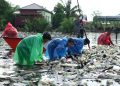 Aksi bersih-bersih lingkungan yang digelar Badak LNG di Gang Kerapu 4 Rawa Indah, Tanjung Laut Indah