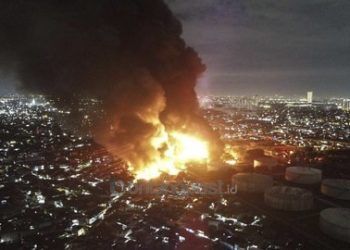 Depo Pertamina Plumpang Jakarta Terbakar, 13 Orang Meninggal