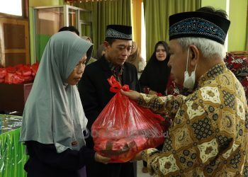 SD IT Yabis Peduli Sesama, Bagikan Sembako untuk 365 Mustahik